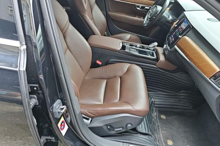 Used Volvo S90 New Energy 2022 T8 eDrive Hybrid Luxury Edition Right Front Seat
