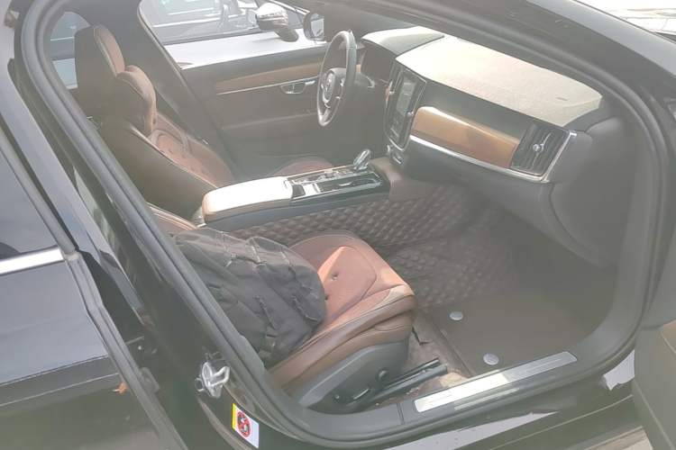 Used Volvo S90 New Energy 2022 T8 eDrive Hybrid Luxury Edition Right Front Seat