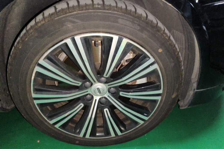 Used Volvo S90 New Energy 2022 T8 eDrive Hybrid Luxury Edition Right Front Wheel Hub
