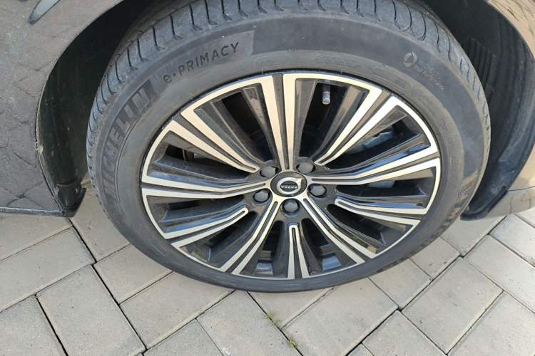 Used Volvo S90 New Energy 2022 T8 eDrive Hybrid Luxury Edition Right Front Wheel Hub