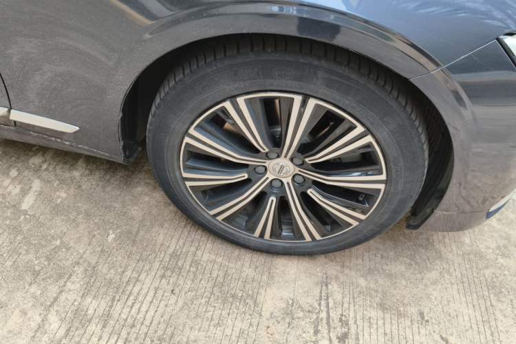 Used Volvo S90 New Energy 2022 T8 eDrive Hybrid Luxury Edition Right Front Wheel Hub