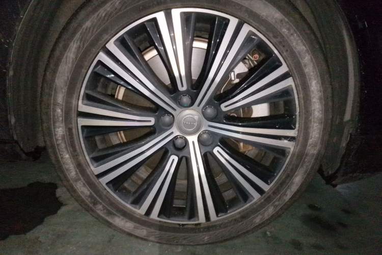 Used Volvo S90 New Energy 2022 T8 eDrive Hybrid Luxury Edition Right Front Wheel Hub