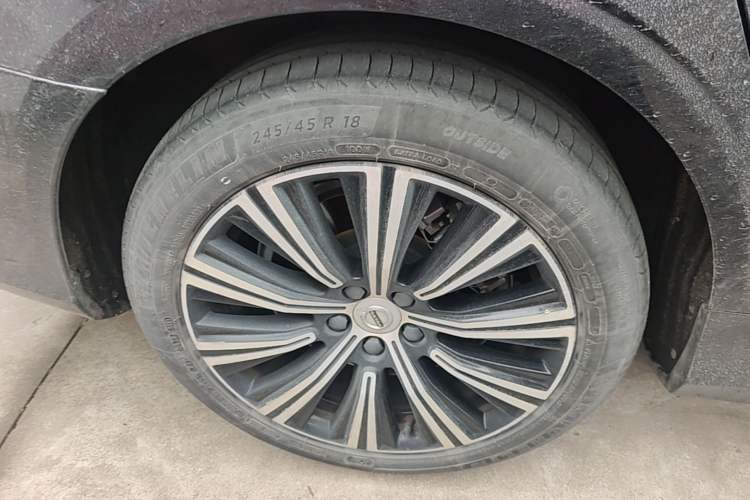 Used Volvo S90 New Energy 2022 Restyled T8 E-Drive Hybrid Zhiyi Luxury Edition Right Rear Wheel Hub