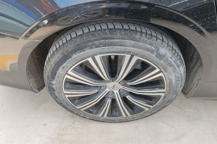 Used Volvo S90 New Energy 2022 T8 eDrive Hybrid Luxury Edition Right Rear Wheel Hub