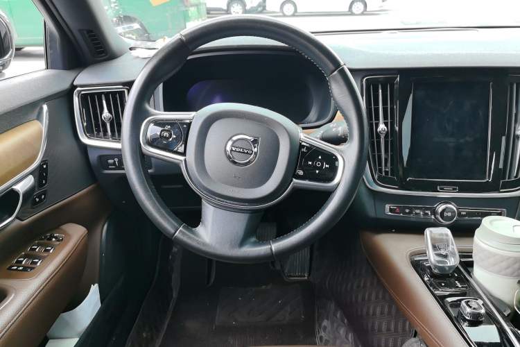 Used Volvo S90 New Energy 2022 T8 eDrive Hybrid Luxury Edition Steering Wheel