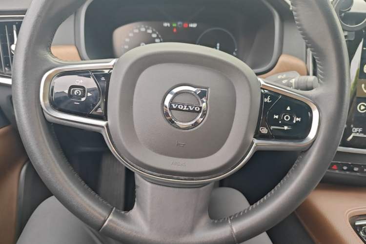 Used Volvo S90 New Energy 2022 T8 eDrive Hybrid Luxury Edition Steering Wheel
