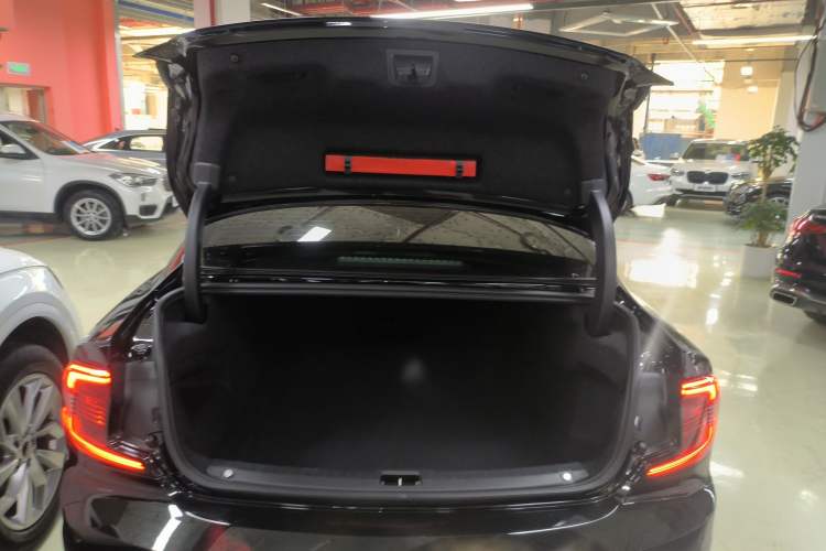 Used Volvo S90 New Energy 2022 Restyled T8 E-Drive Hybrid Zhiyi Luxury Edition Trunk