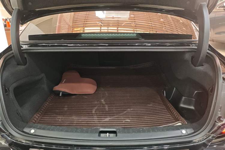 Used Volvo S90 New Energy 2022 Restyled T8 E-Drive Hybrid Zhiyi Luxury Edition Trunk