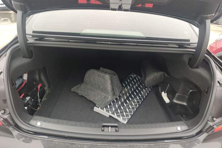Used Volvo S90 New Energy 2022 Restyled T8 E-Drive Hybrid Zhiyi Luxury Edition Trunk