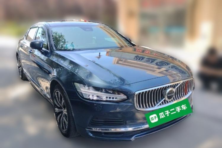 Used Volvo S90 New Energy 2022 T8 eDrive Hybrid Luxury Edition Front Right 45 Deg