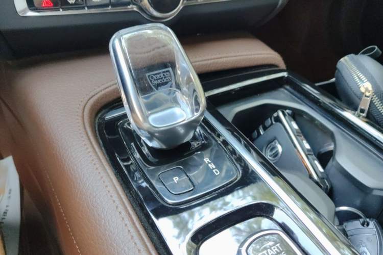 Used Volvo S90 New Energy 2022 T8 eDrive Hybrid Luxury Edition Gear Lever