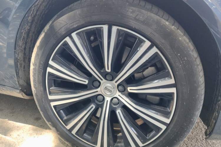 Used Volvo S90 New Energy 2022 T8 eDrive Hybrid Luxury Edition Right Front Wheel Hub