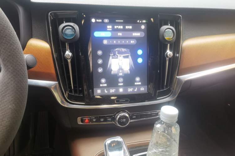 Used Volvo S90 New Energy 2022 Restyled T8 E-Drive Hybrid Zhiyi Luxury Edition Audio And AC Panel
