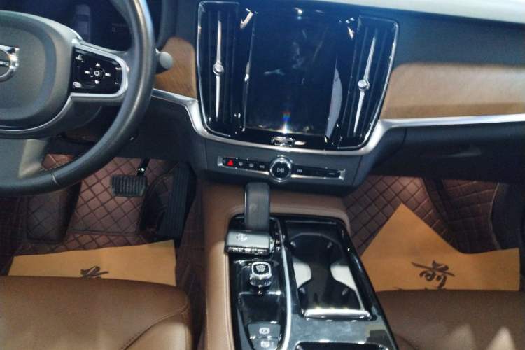 Used Volvo S90 New Energy 2022 Restyled T8 E-Drive Hybrid Zhiyi Luxury Edition Audio And AC Panel