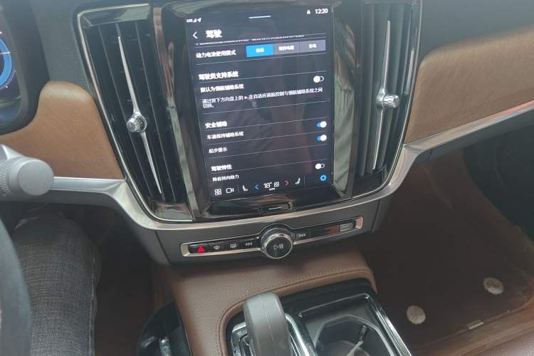 Used Volvo S90 New Energy 2022 T8 eDrive Hybrid Luxury Edition Audio And AC Panel
