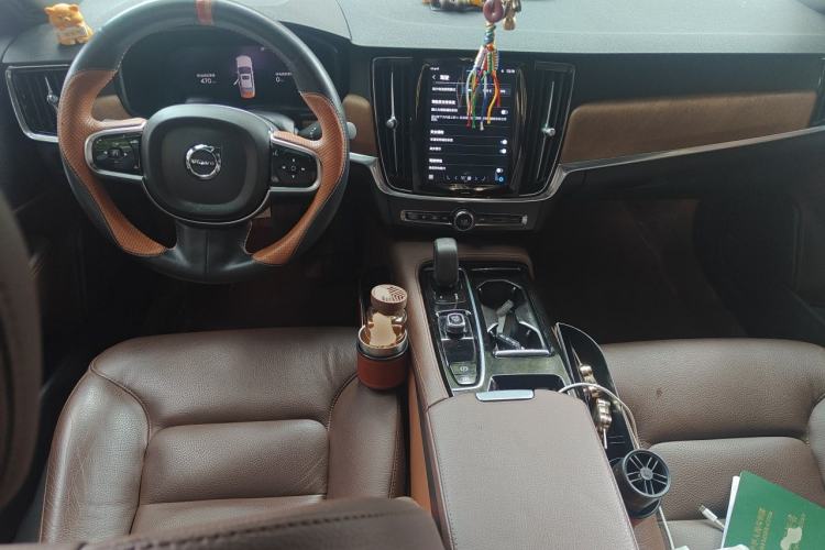 Used Volvo S90 New Energy 2022 T8 eDrive Hybrid Luxury Edition Center Console