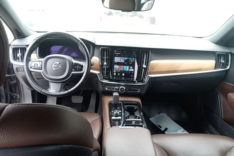 Used Volvo S90 New Energy 2022 T8 eDrive Hybrid Luxury Edition Center Console
