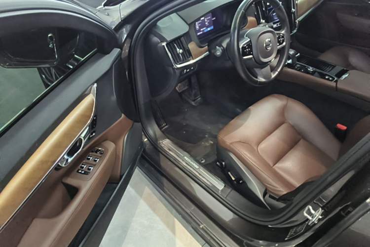 Used Volvo S90 New Energy 2022 T8 eDrive Hybrid Luxury Edition Driver Seat