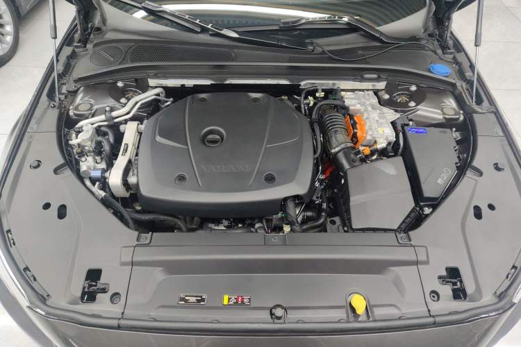 Used Volvo S90 New Energy 2022 T8 eDrive Hybrid Luxury Edition Engine Bay