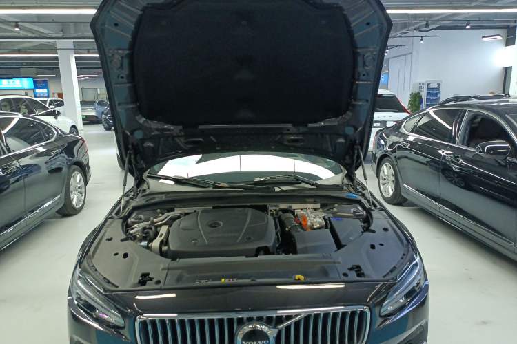 Used Volvo S90 New Energy 2022 T8 eDrive Hybrid Luxury Edition Engine Bay