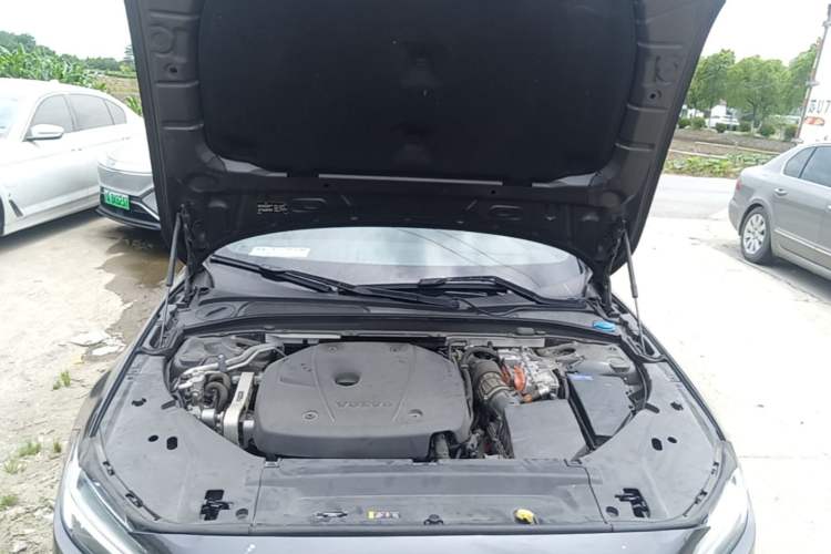 Used Volvo S90 New Energy 2022 T8 eDrive Hybrid Luxury Edition Engine Bay