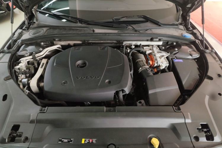 Used Volvo S90 New Energy 2022 T8 eDrive Hybrid Luxury Edition Engine Bay