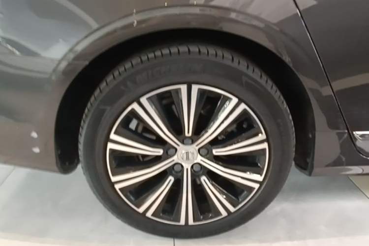 Used Volvo S90 New Energy 2022 T8 eDrive Hybrid Luxury Edition Exterior 3