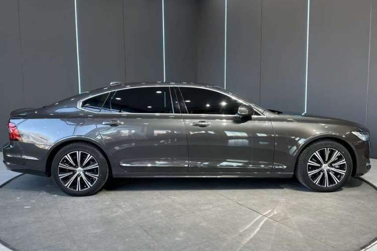 Used Volvo S90 New Energy 2022 T8 eDrive Hybrid Luxury Edition Exterior 4