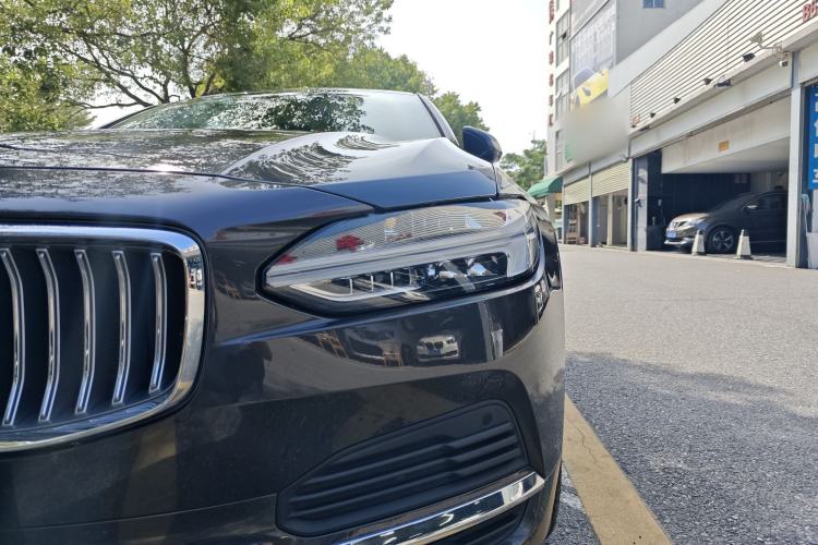 Used Volvo S90 New Energy 2022 T8 eDrive Hybrid Luxury Edition Exterior 4