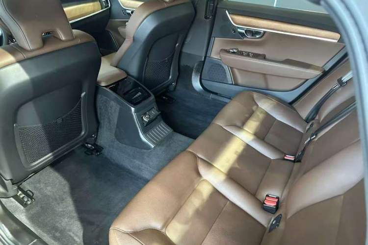 Used Volvo S90 New Energy 2022 T8 eDrive Hybrid Luxury Edition Exterior 9