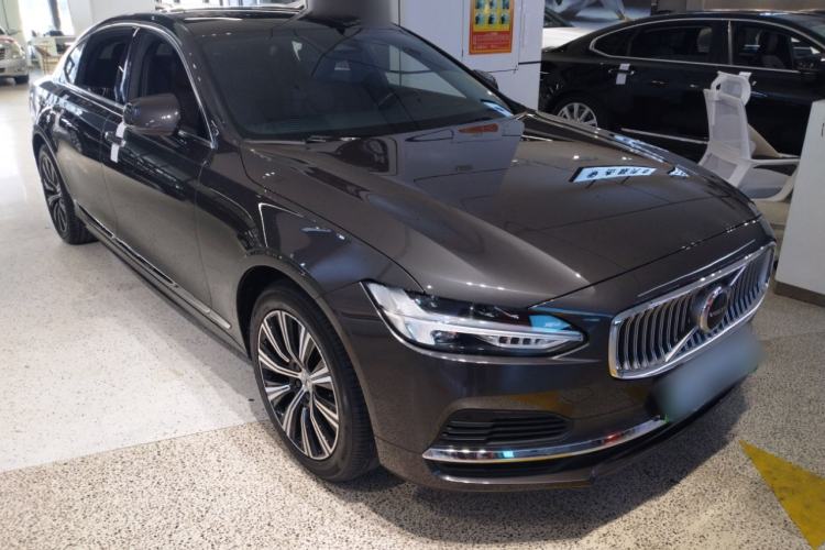 Used Volvo S90 New Energy 2022 Restyled T8 E-Drive Hybrid Zhiyi Luxury Edition Front Right 45 Deg