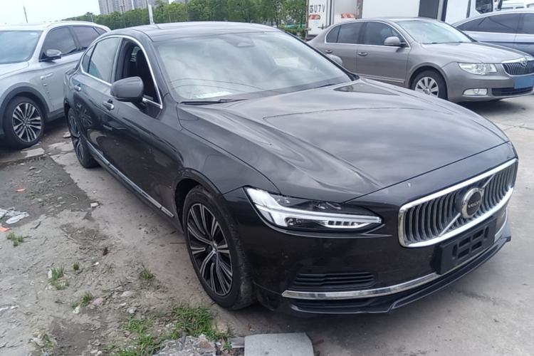 Used Volvo S90 New Energy 2022 T8 eDrive Hybrid Luxury Edition Front Right 45 Deg