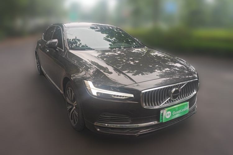 Used Volvo S90 New Energy 2022 T8 eDrive Hybrid Luxury Edition Front Right 45 Deg