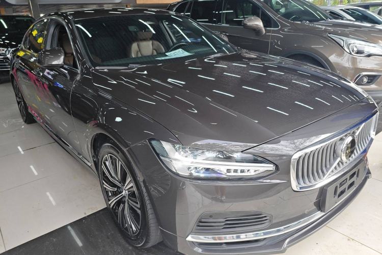 Used Volvo S90 New Energy 2022 Restyled T8 E-Drive Hybrid Zhiyi Luxury Edition Front Right 45 Deg