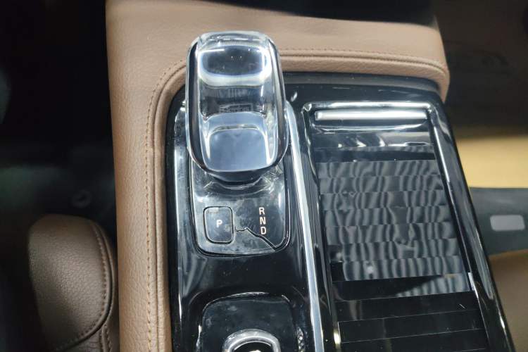 Used Volvo S90 New Energy 2022 T8 eDrive Hybrid Luxury Edition Gear Lever