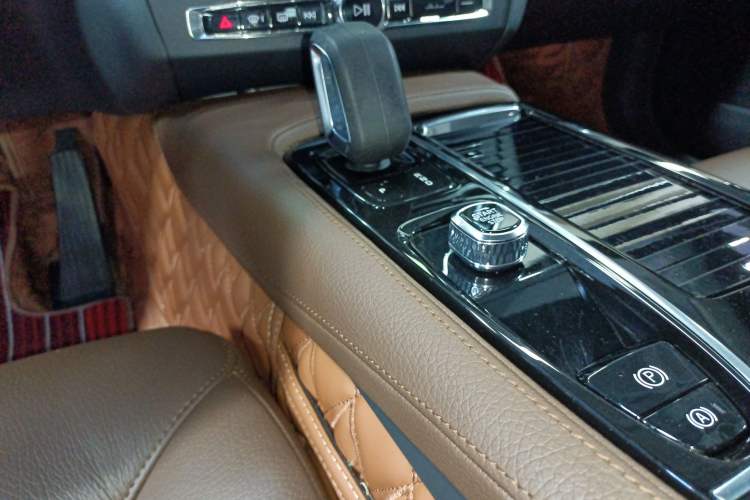 Used Volvo S90 New Energy 2022 T8 eDrive Hybrid Luxury Edition Gear Lever