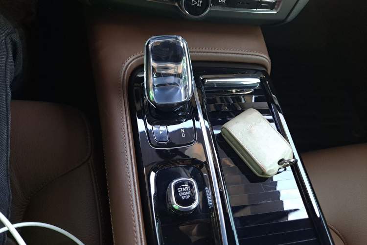 Used Volvo S90 New Energy 2022 Restyled T8 E-Drive Hybrid Zhiyi Luxury Edition Gear Lever