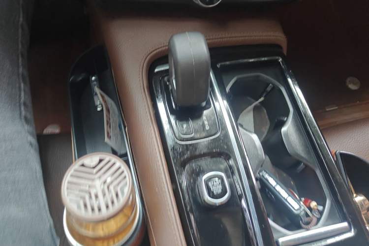 Used Volvo S90 New Energy 2022 T8 eDrive Hybrid Luxury Edition Gear Lever