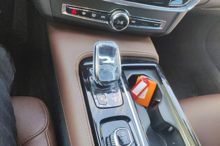 Used Volvo S90 New Energy 2022 T8 eDrive Hybrid Luxury Edition Gear Lever