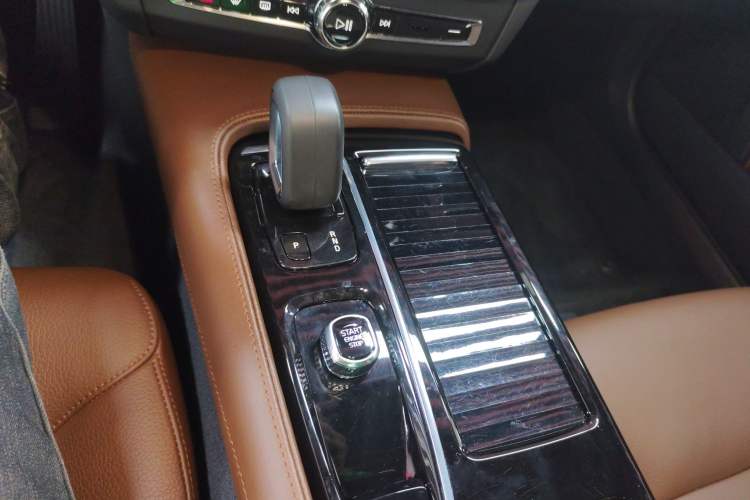 Used Volvo S90 New Energy 2022 T8 eDrive Hybrid Luxury Edition Gear Lever