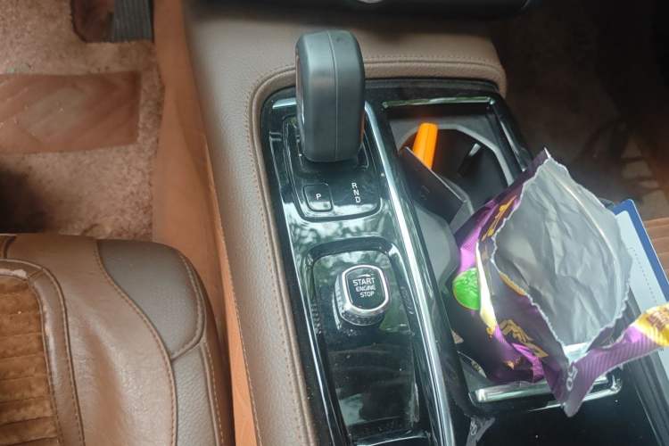 Used Volvo S90 New Energy 2022 T8 eDrive Hybrid Luxury Edition Gear Lever
