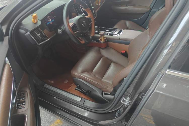 Used Volvo S90 New Energy 2022 T8 eDrive Hybrid Luxury Edition Left Front Seat