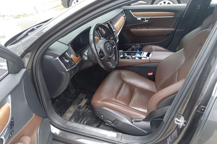 Used Volvo S90 New Energy 2022 T8 eDrive Hybrid Luxury Edition Left Front Seat