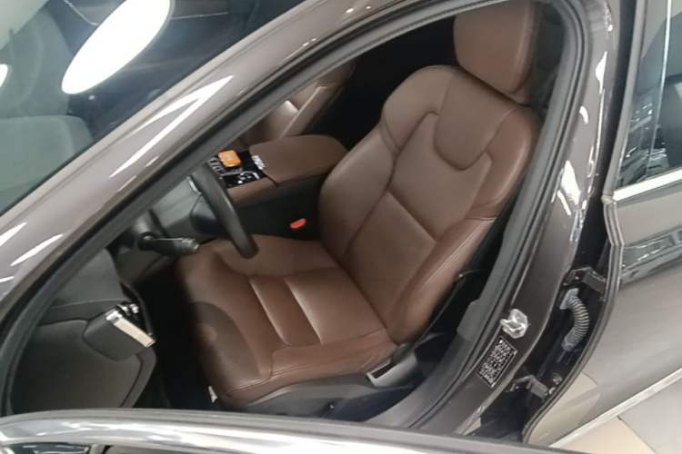 Used Volvo S90 New Energy 2022 T8 eDrive Hybrid Luxury Edition Left Front Seat