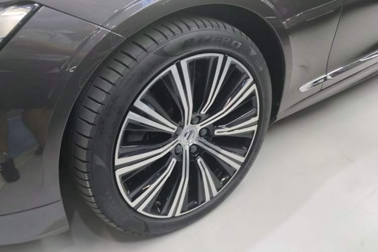 Used Volvo S90 New Energy 2022 Facelift T8 E-Drive Hybrid Intelligent Luxury Edition Left Front Wheel Hub