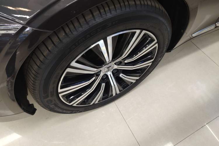 Used Volvo S90 New Energy 2022 T8 eDrive Hybrid Luxury Edition Left Front Wheel Hub