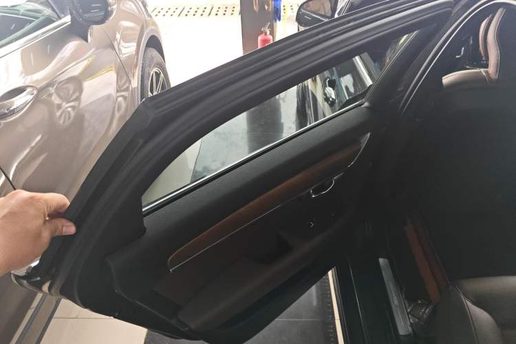 Used Volvo S90 New Energy 2022 Restyled T8 E-Drive Hybrid Zhiyi Luxury Edition Left Rear Door Interior