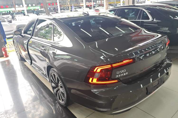 Used Volvo S90 New Energy 2022 Restyled T8 E-Drive Hybrid Zhiyi Luxury Edition Left Side