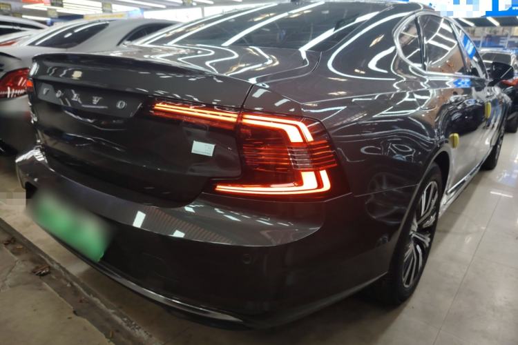 Used Volvo S90 New Energy 2022 T8 eDrive Hybrid Luxury Edition Rear Right 45 Deg