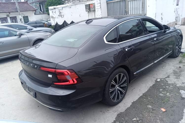 Used Volvo S90 New Energy 2022 T8 eDrive Hybrid Luxury Edition Rear Right 45 Deg